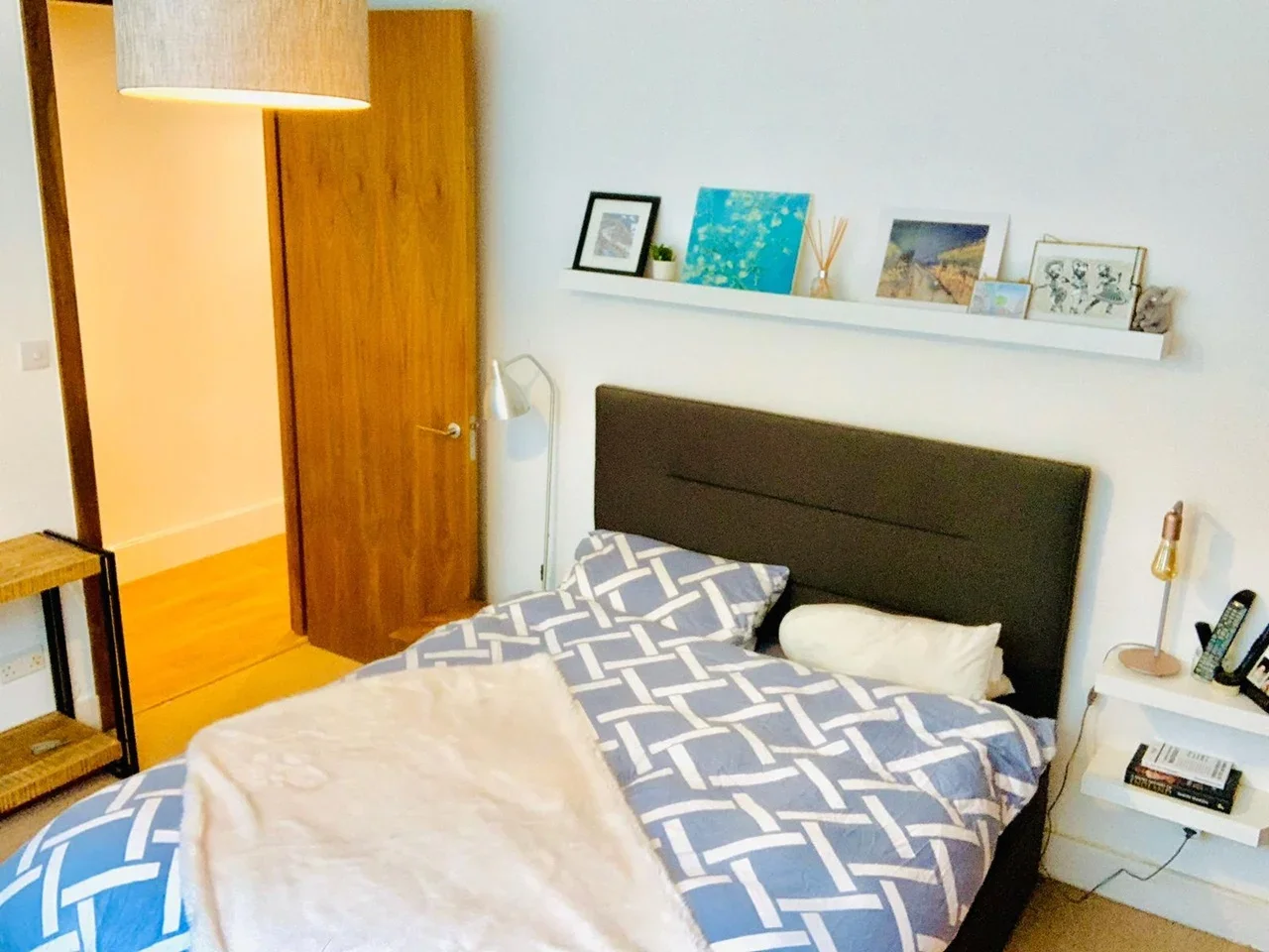 Flat Packington Street in Greater London