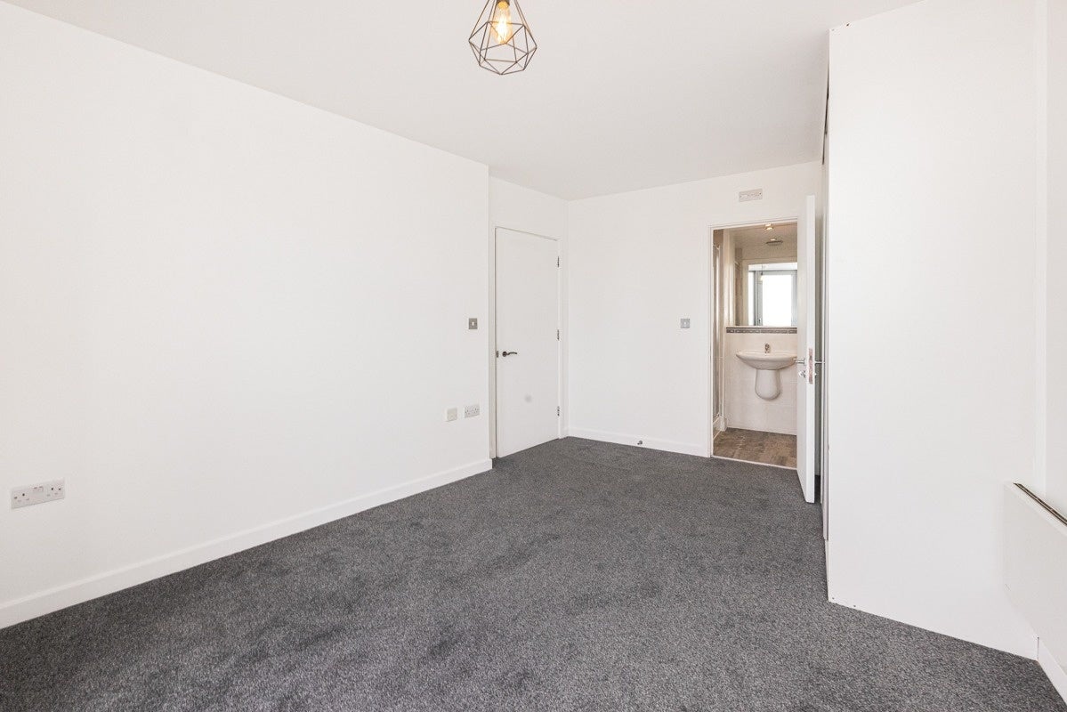 Flat Warton Road in Greater London