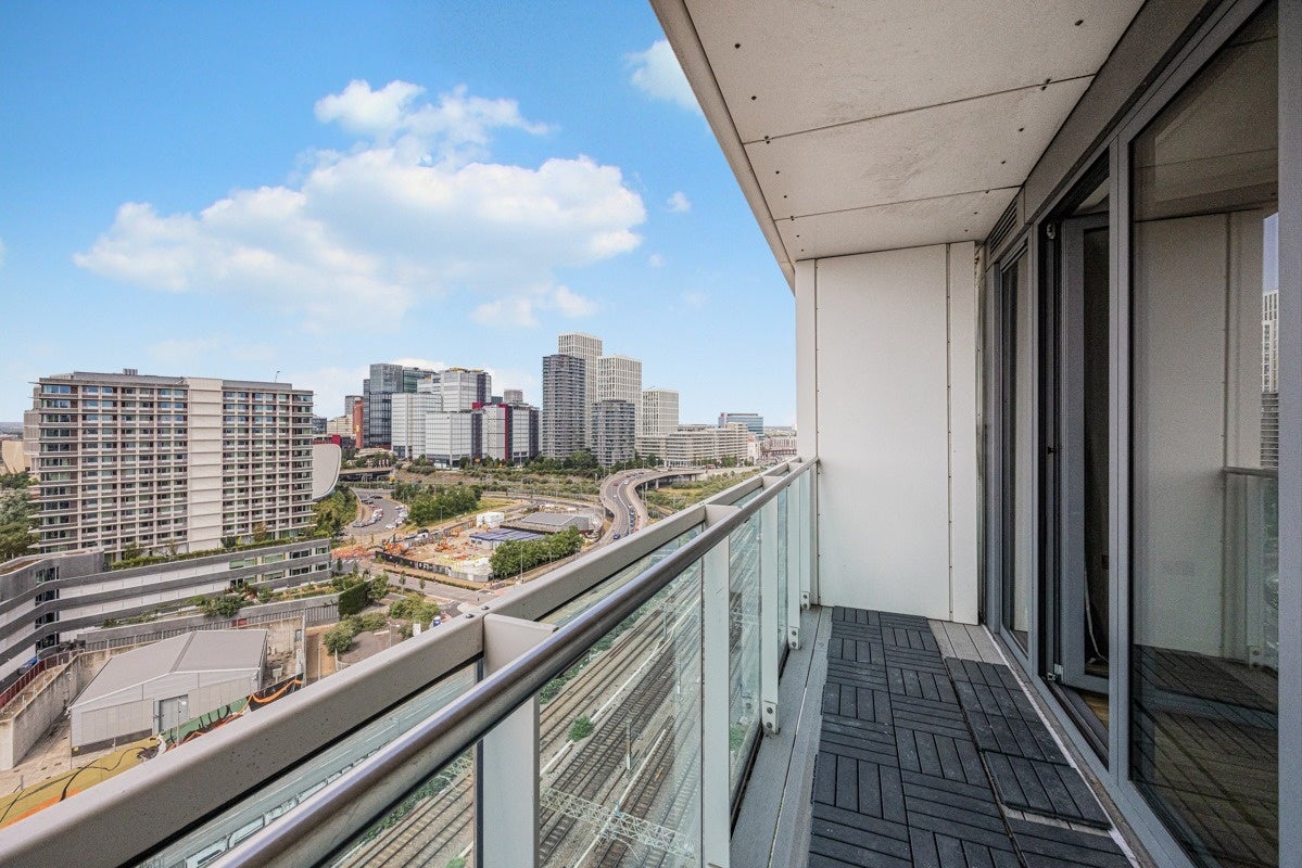 Flat Warton Road in Greater London