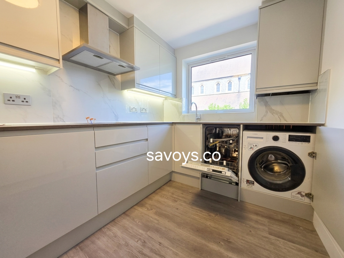 Flat Myddelton Park in Greater London