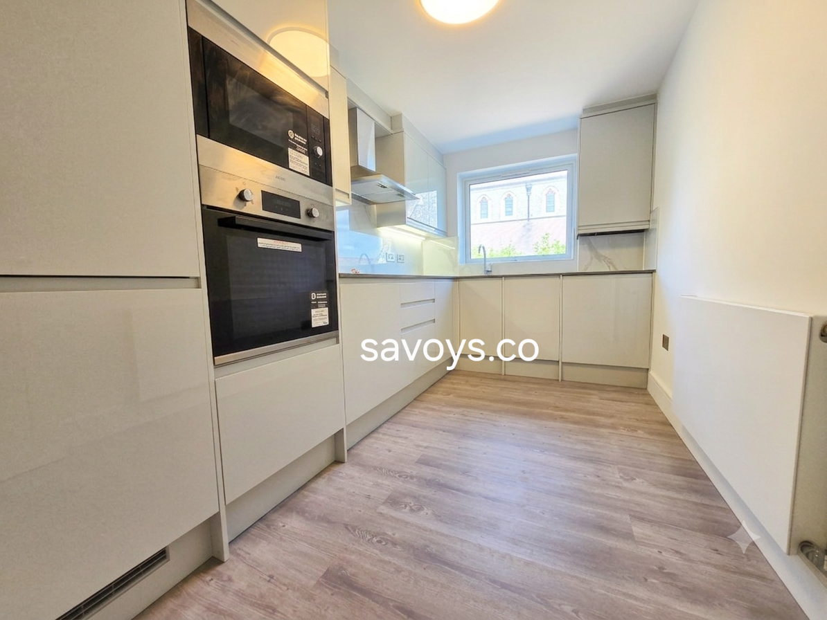 Flat Myddelton Park in Greater London