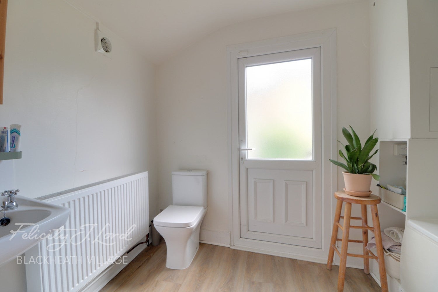 Flat Westcombe Hill in Greater London