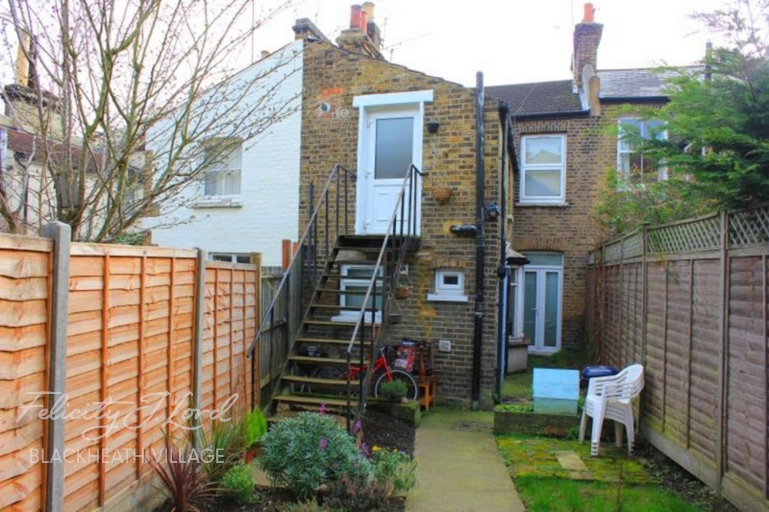 Flat Westcombe Hill in Greater London