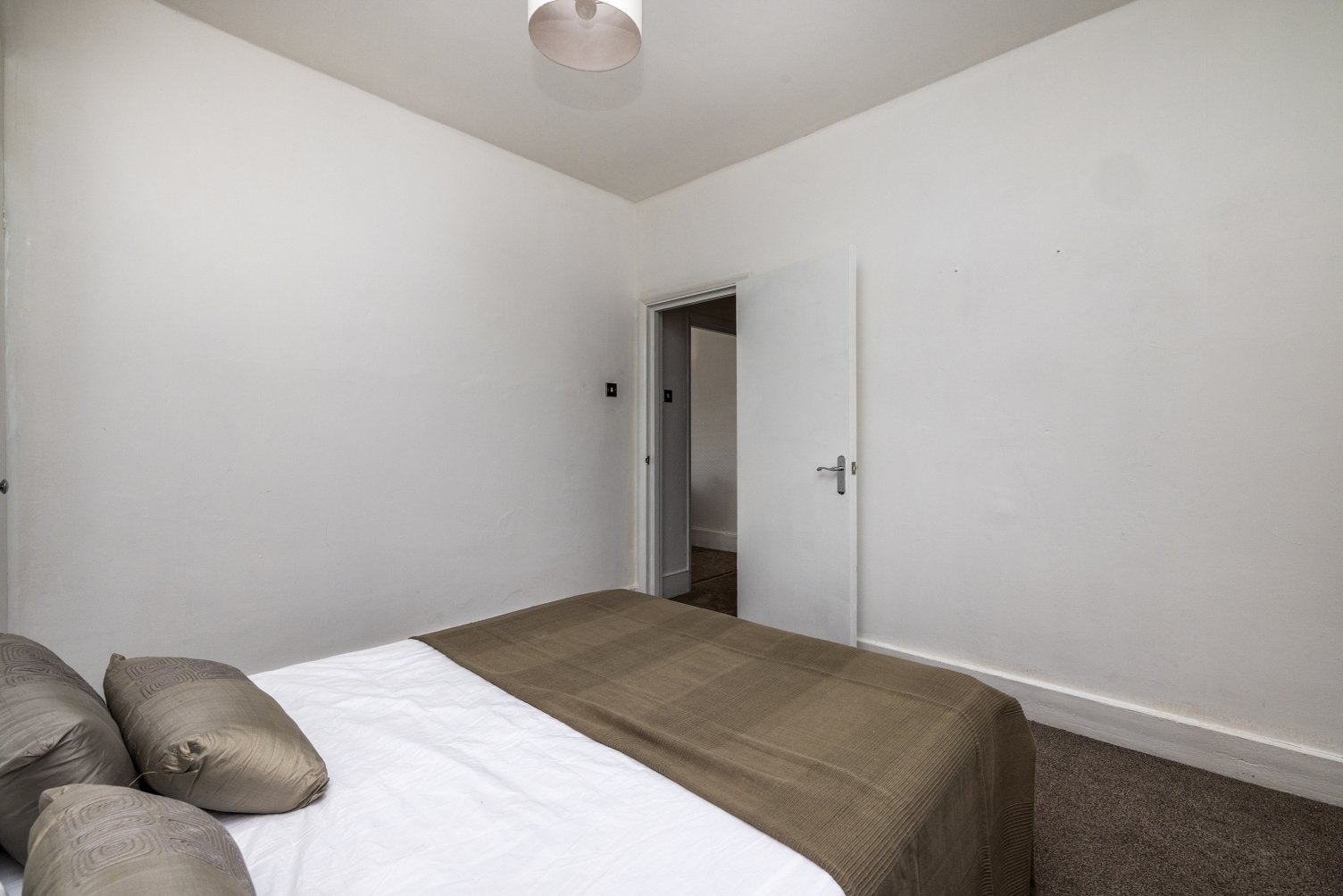 Flat Holmhurst in Greater London