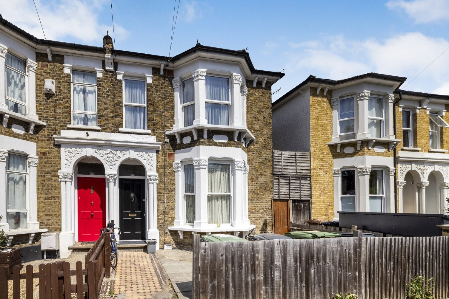 Flat Holmhurst in Greater London