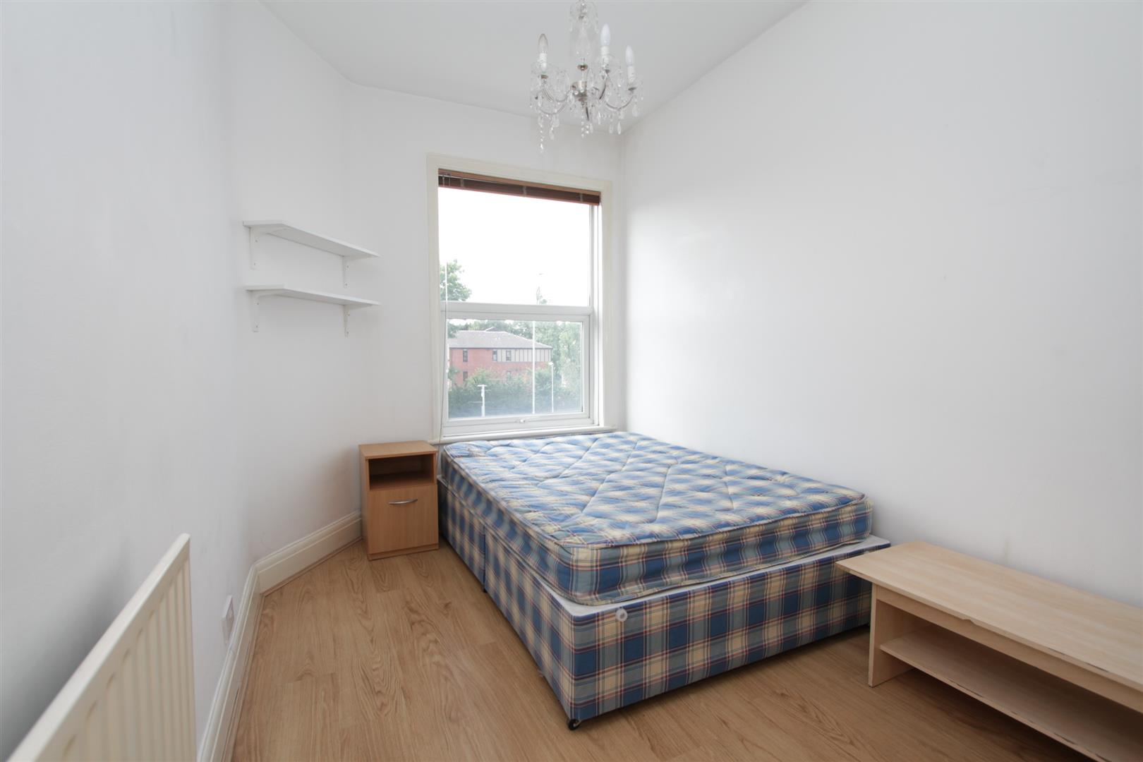 Flat Hendale Avenue in Greater London