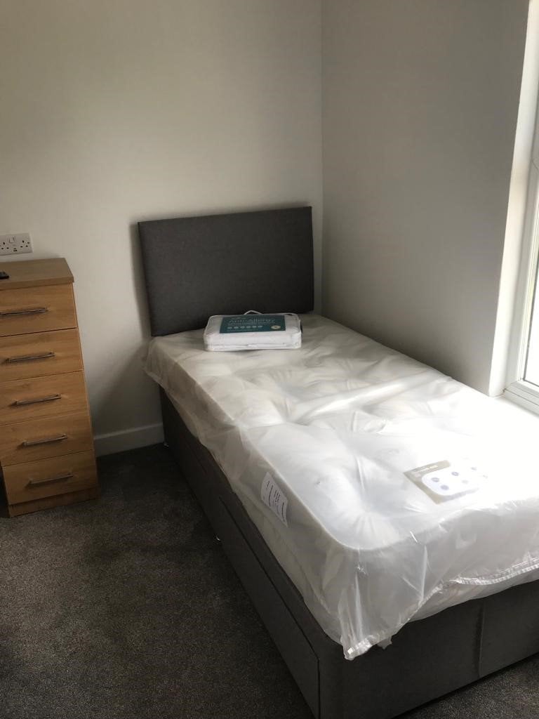 Flat Hunt Street in Swindon