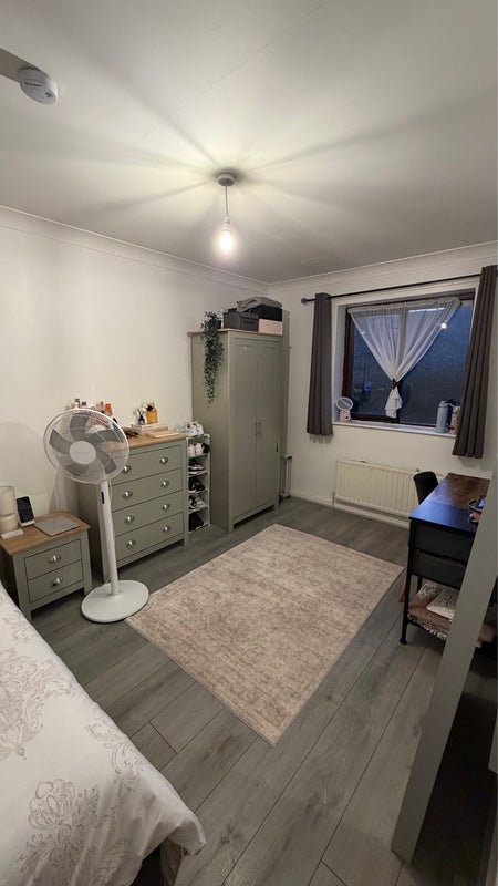 Room Oyster Row in Greater London
