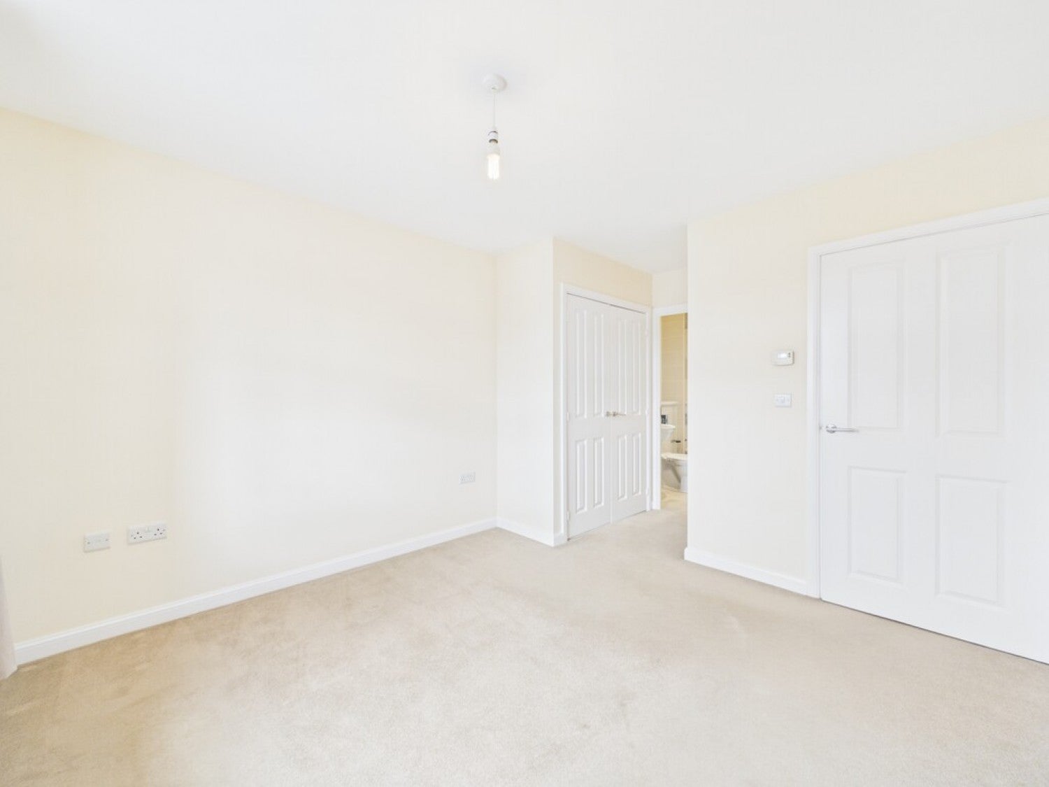 Flat Sargent Way in Horsham