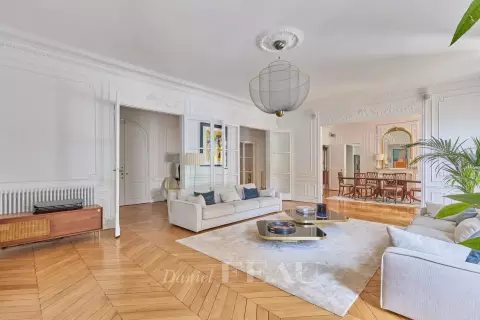 Appartement Rue Jean Richepin à Paris