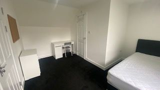 Room Cornwall Road in Coventry