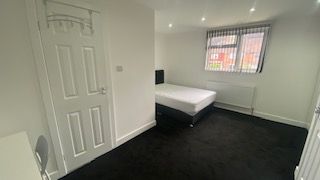 Room Cornwall Road in Coventry