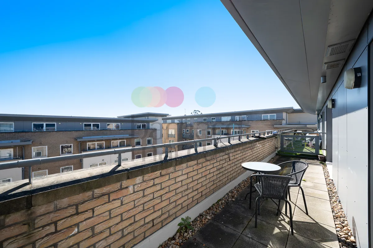 Flat Bounds Green Road in Greater London