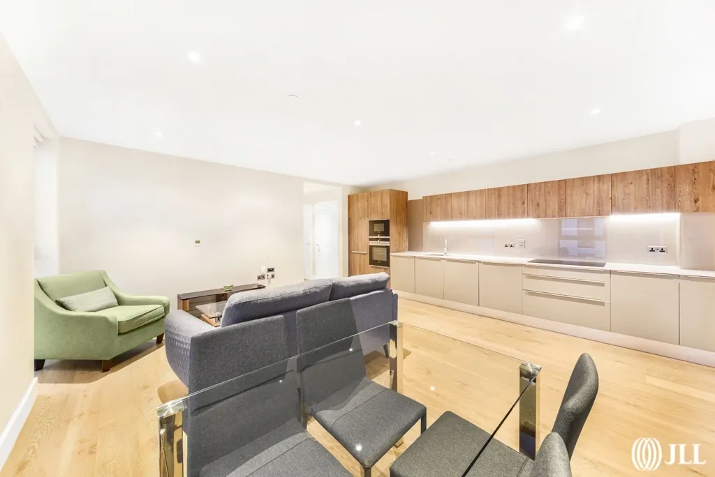 Flat Lockington Road in Greater London