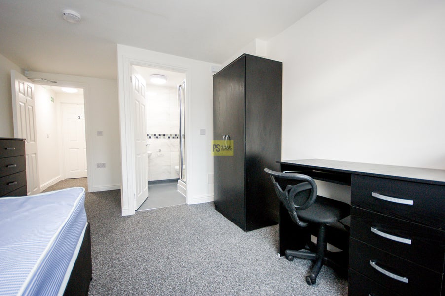 Room Dawlish Road in Birmingham