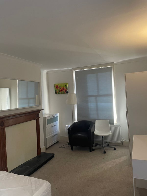 Room Fernhead Road in City of Westminster