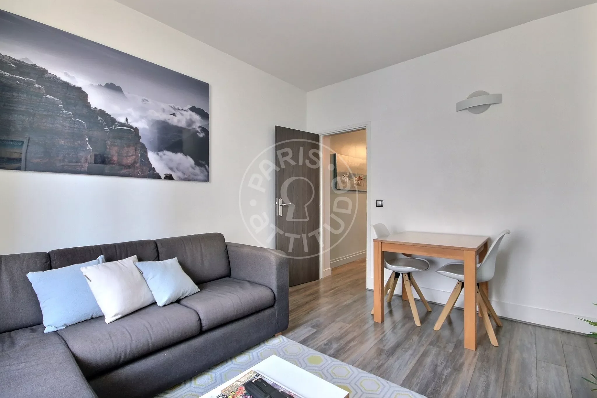 Flat Place Henri Barbusse in Levallois-Perret