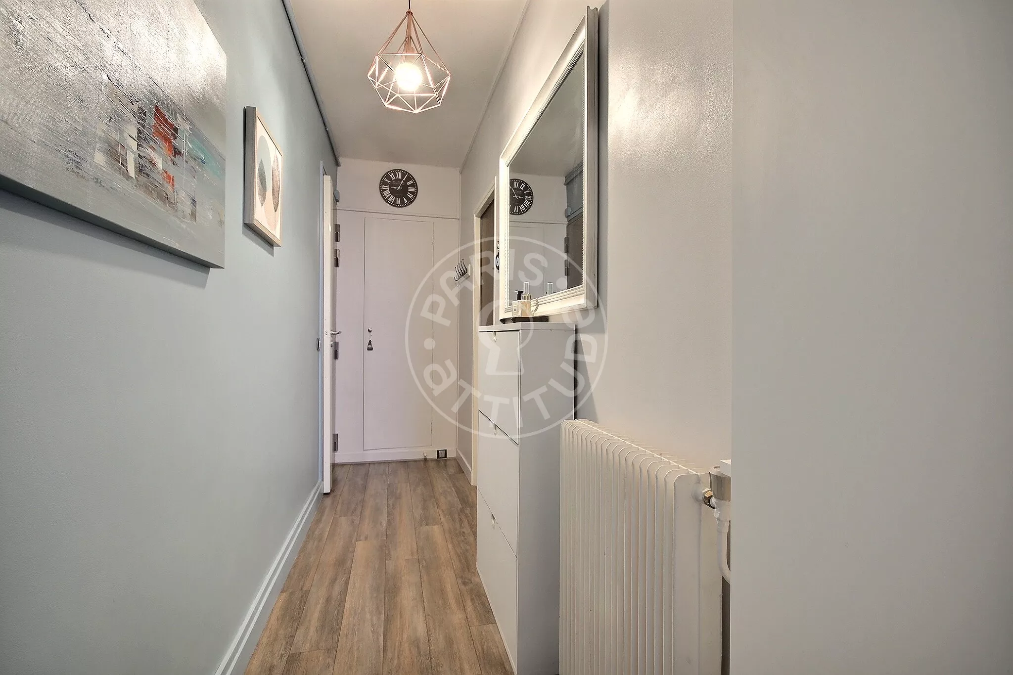 Flat Place Henri Barbusse in Levallois-Perret
