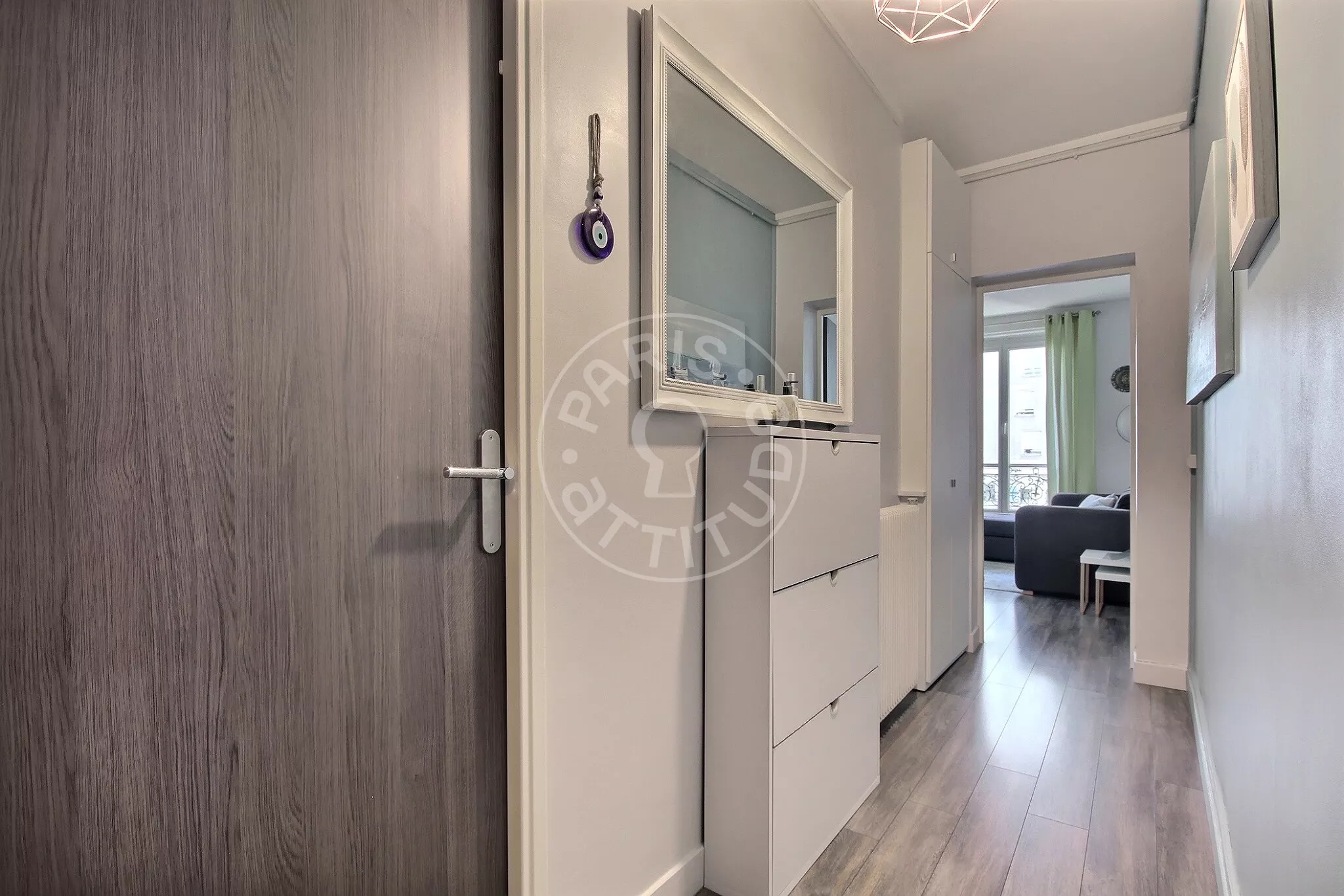 Flat Place Henri Barbusse in Levallois-Perret