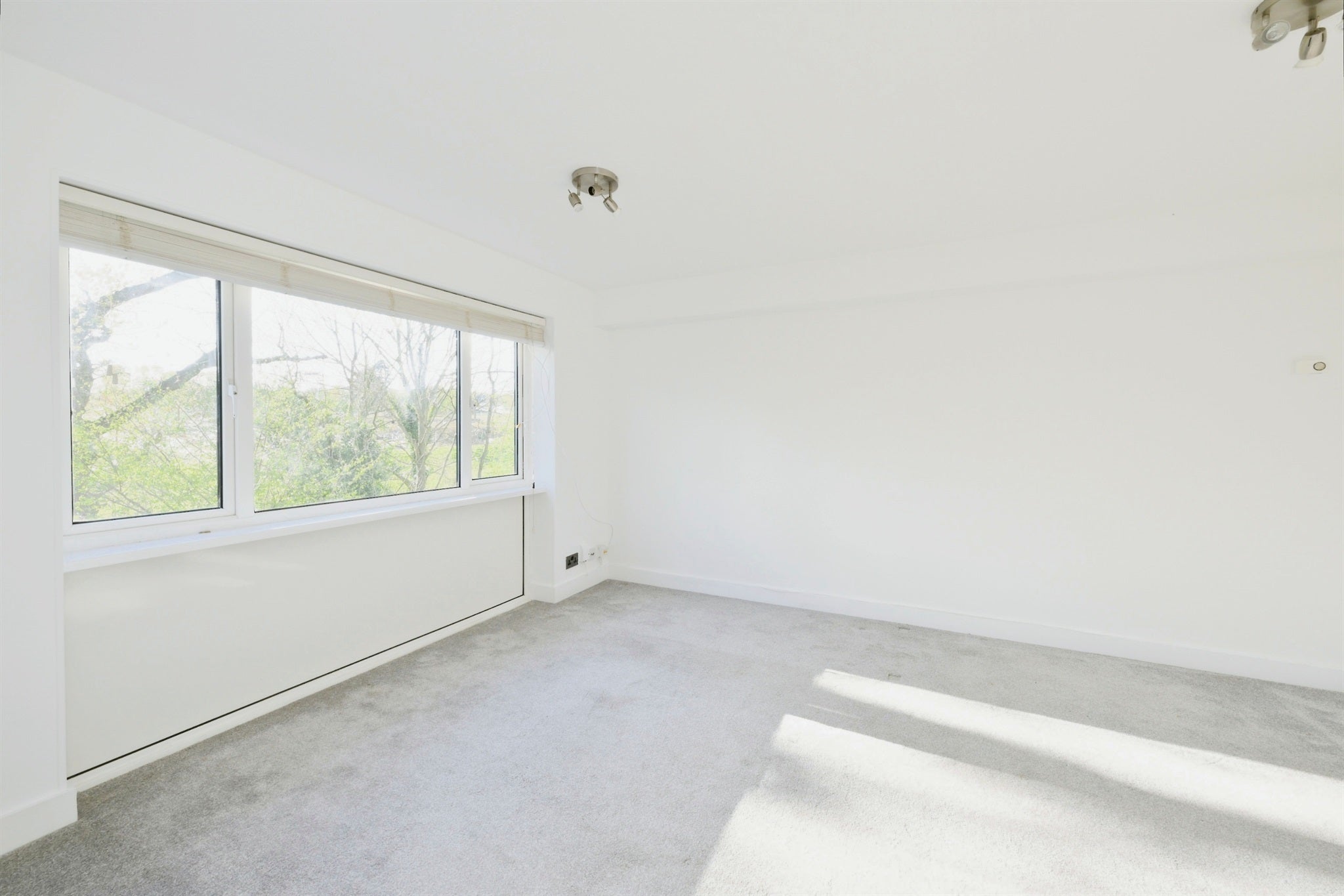 Flat Hillside in Hoddesdon