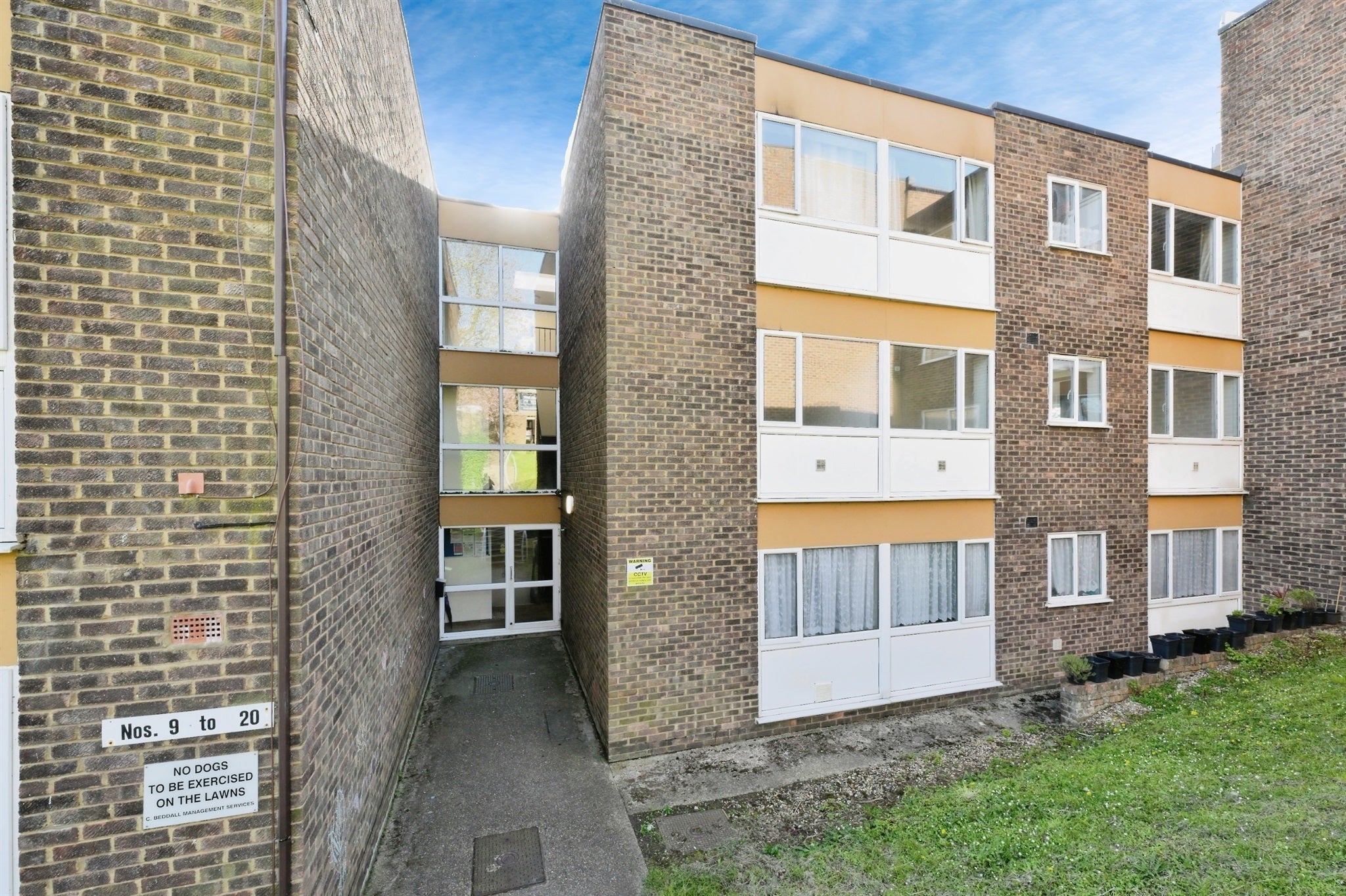 Flat Hillside in Hoddesdon