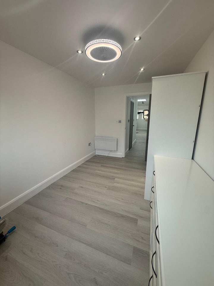 Flat Chadwell Heath Lane in Greater London