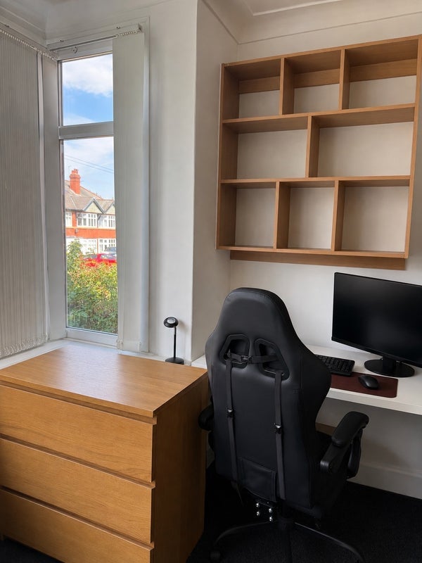 Room St Anne's Road in Leeds