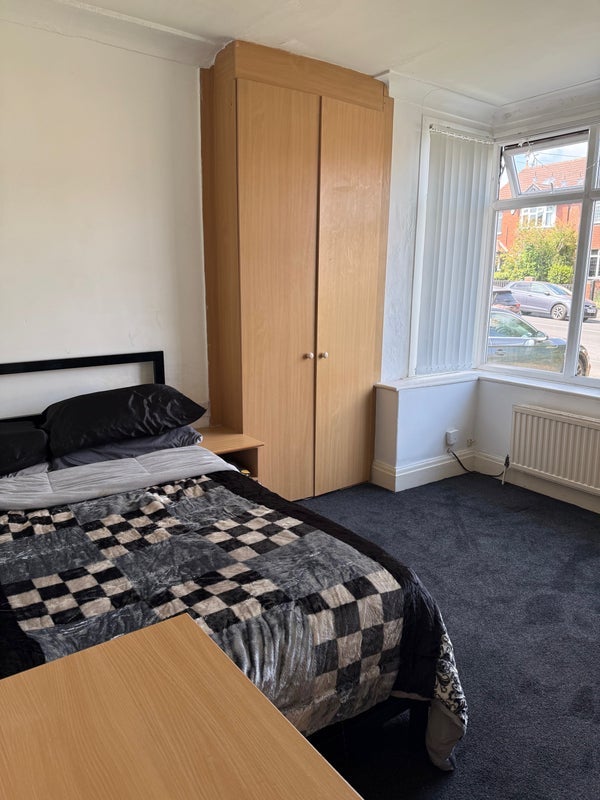 Room St Anne's Road in Leeds