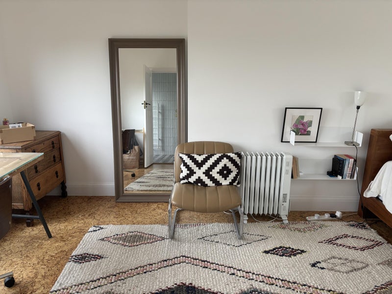 Room Downhills Park Road in Greater London