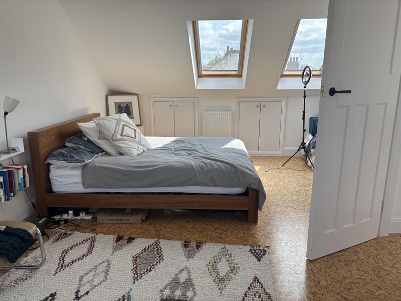 Room Downhills Park Road in Greater London