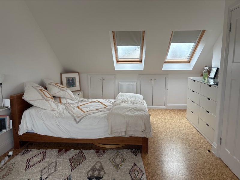 Room Downhills Park Road in Greater London