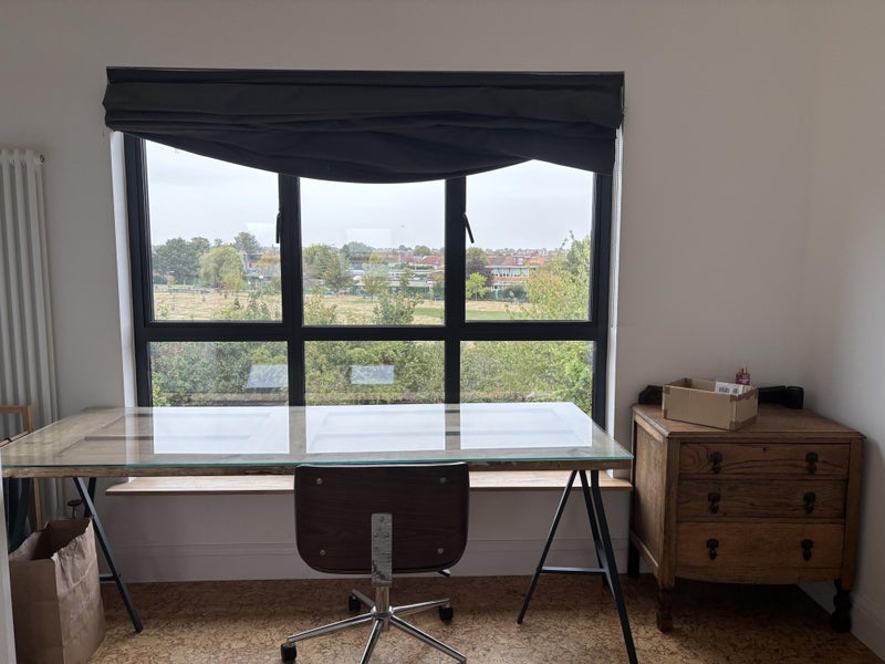 Room Downhills Park Road in Greater London