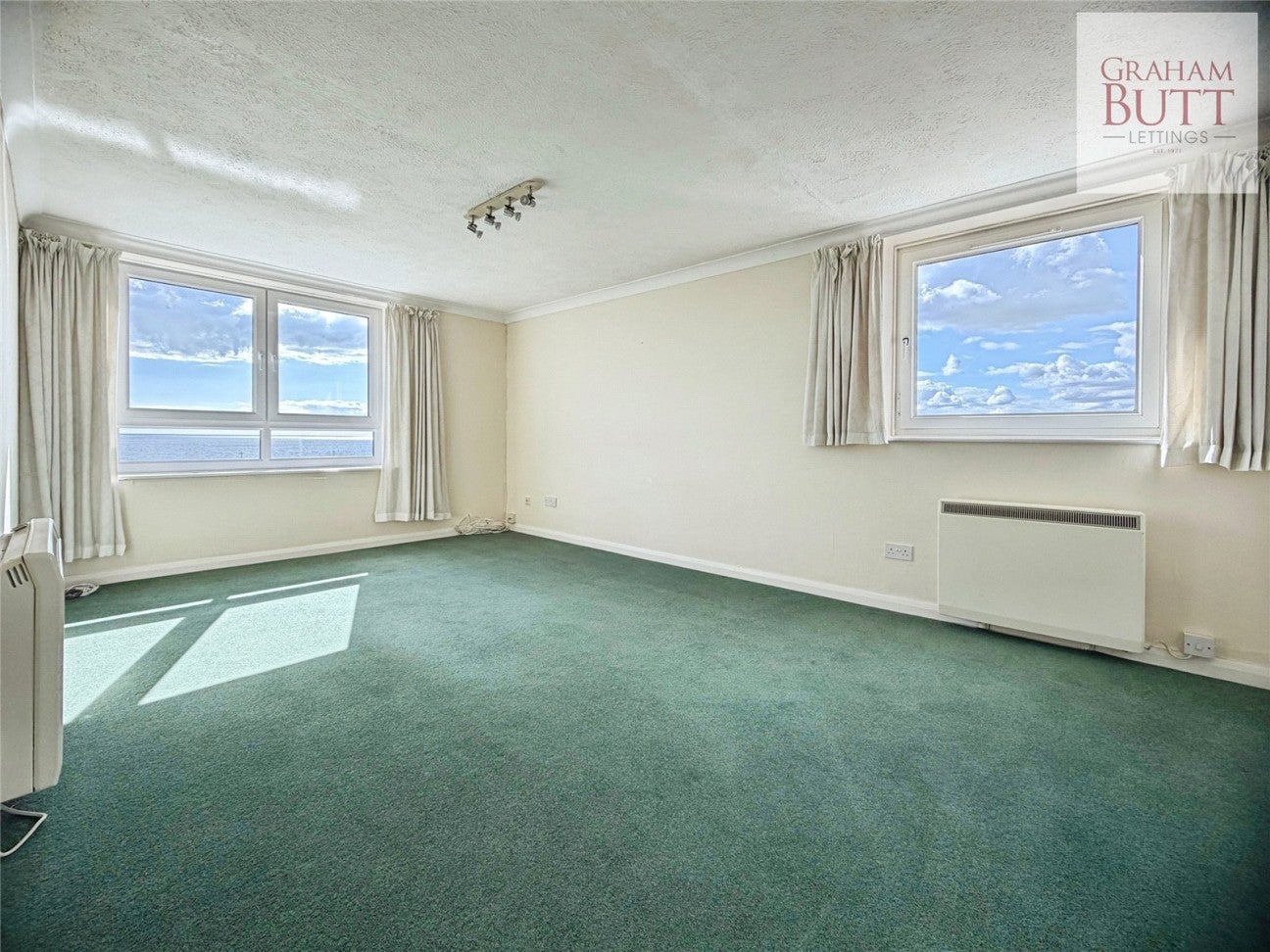 Flat South Terrace in Arun