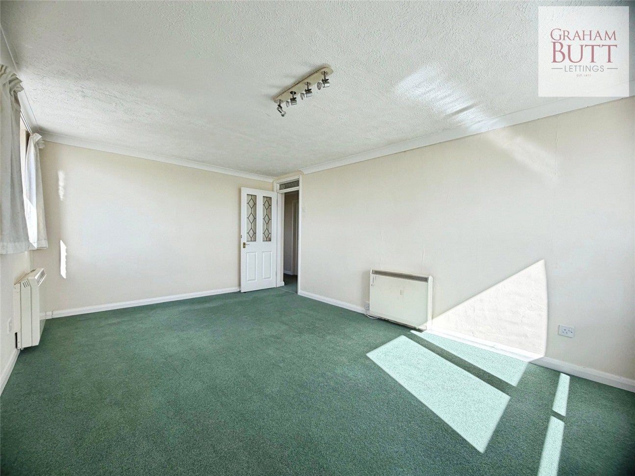 Flat South Terrace in Arun