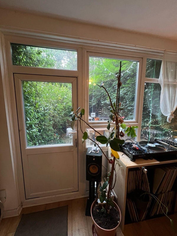 Room Cropley Street in Greater London