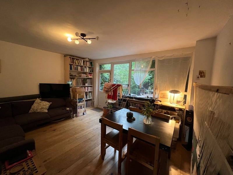 Room Cropley Street in Greater London