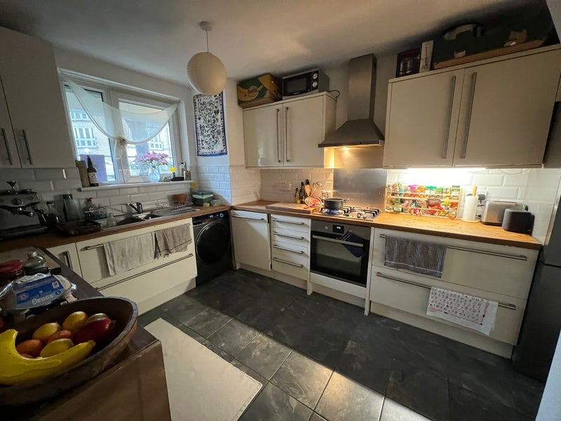 Room Cropley Street in Greater London