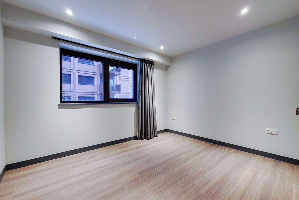Flat Empire Way in Greater London