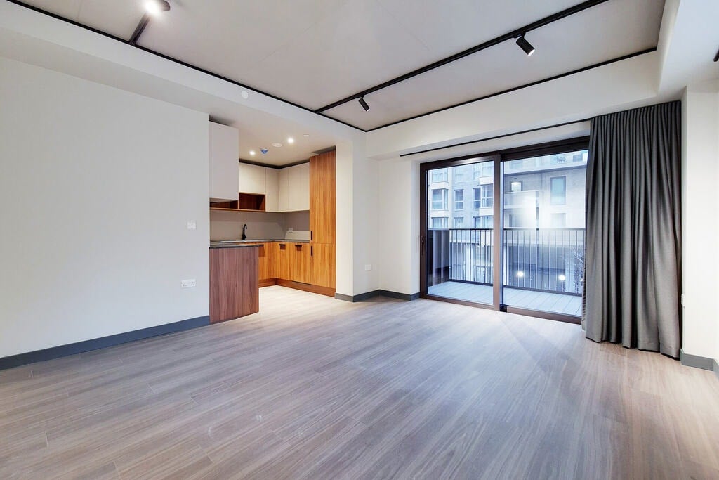 Flat Empire Way in Greater London