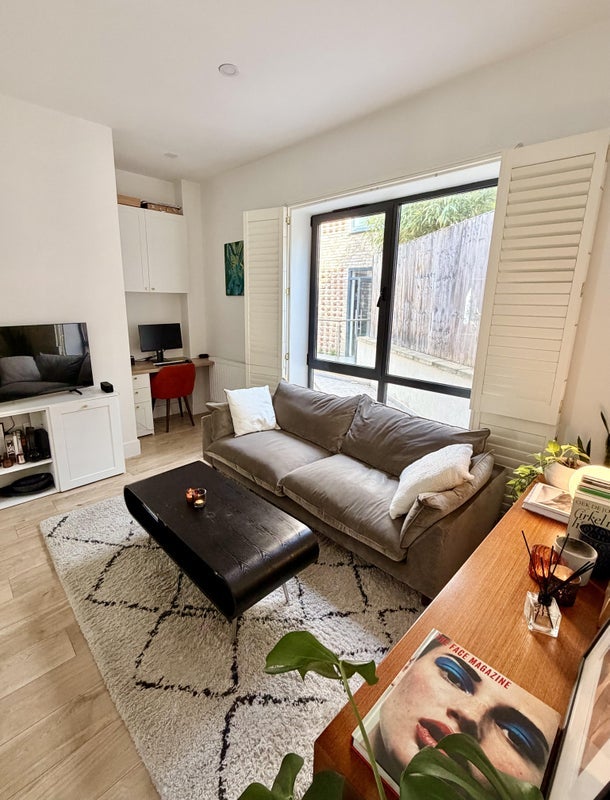 Flat Dalberg Road in Greater London