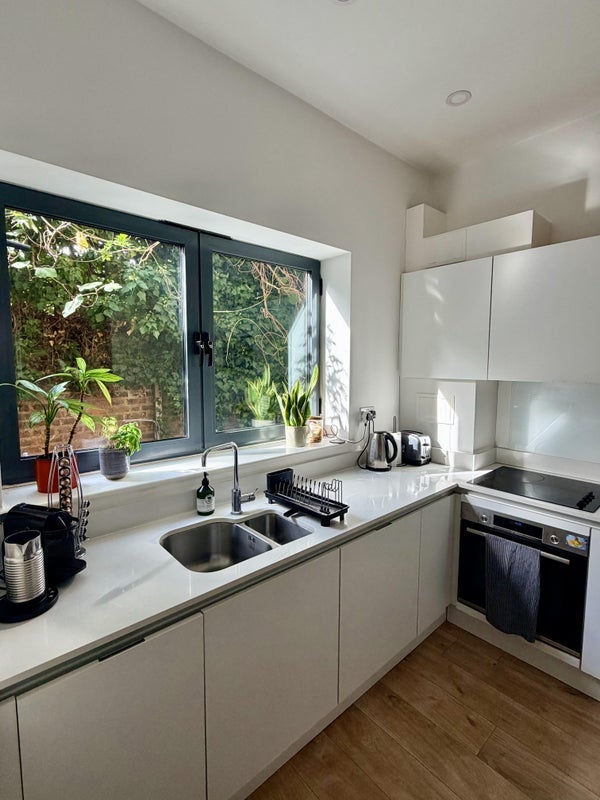 Flat Dalberg Road in Greater London