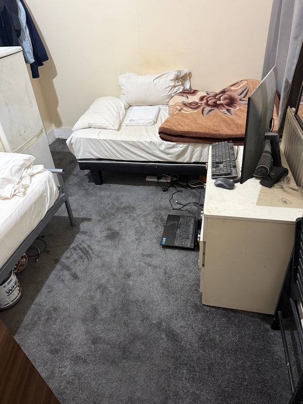 Room Romford Road in Greater London