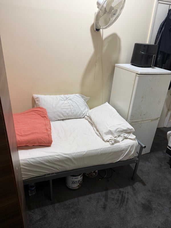 Room Romford Road in Greater London