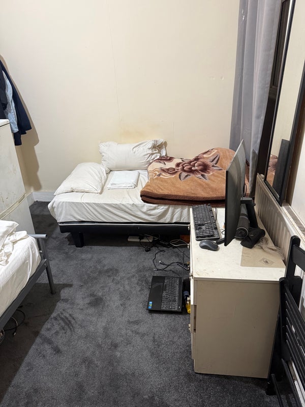 Room Romford Road in Greater London