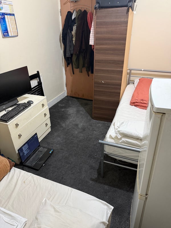Room Romford Road in Greater London