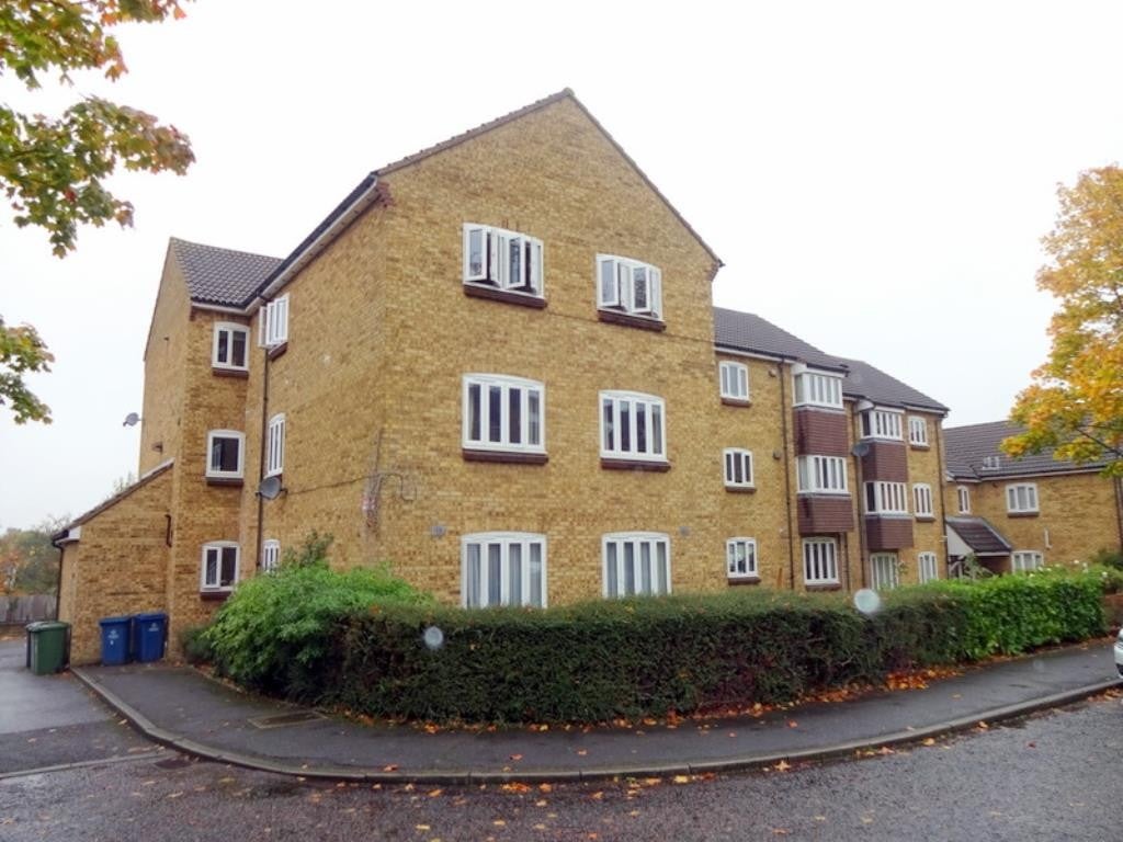 Flat Dromey Gardens in Greater London