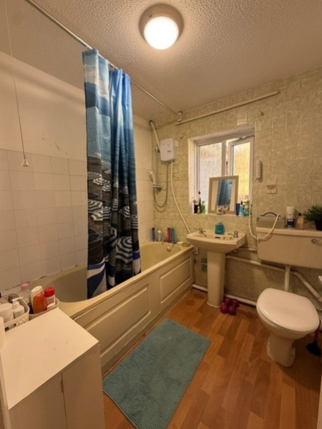 Flat Dromey Gardens in Greater London