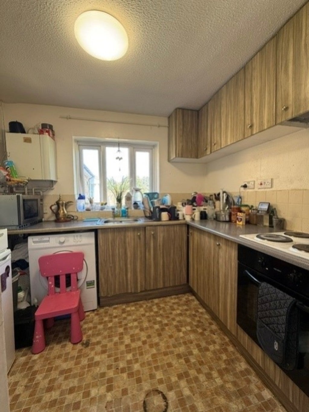 Flat Dromey Gardens in Greater London
