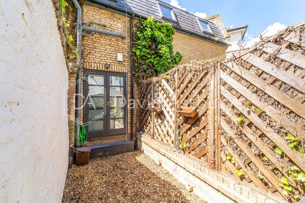 House Lyme Street in Greater London