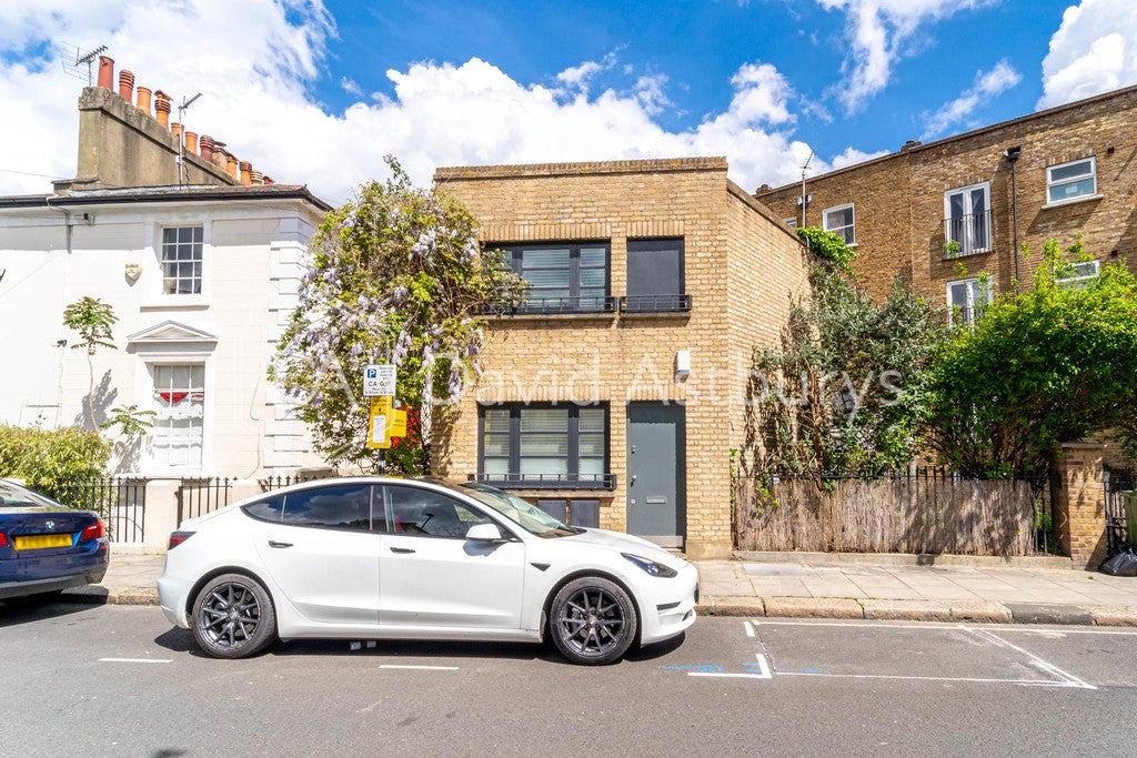 House Lyme Street in Greater London